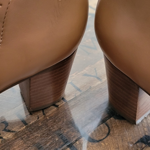 JACK ROGERS boots. Worn once. Size 7M. - Picture 6 of 6